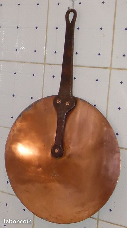 Set of 3 copper lids late nineteenth early twentieth century