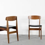 4 chaises en teck et similicuir, milieu XXème
