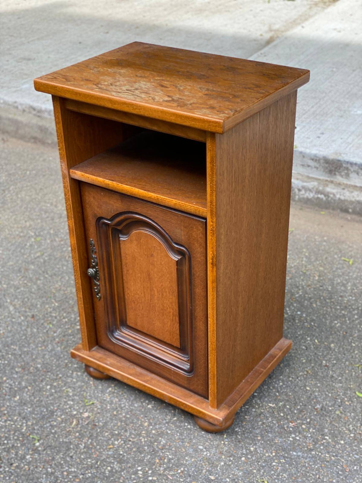 Commode confiturier en chêne Louis XIV du 20ème