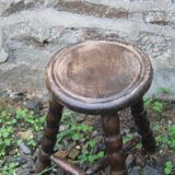 Tripod stool with bossed feet