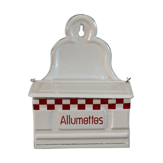 Enamelled sheet metal matchbox