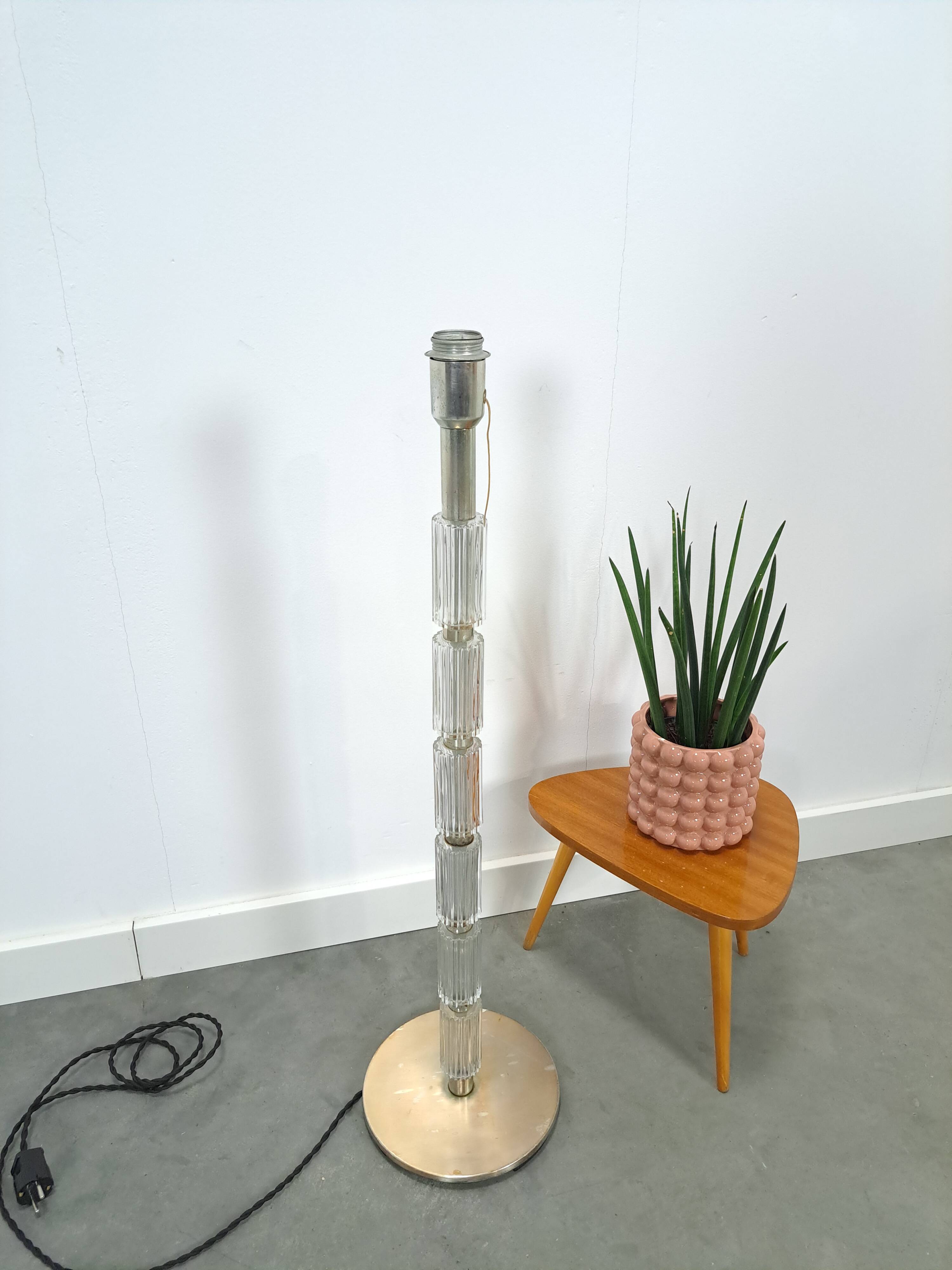 Jaren 70 glazen vloerlamp met chroom