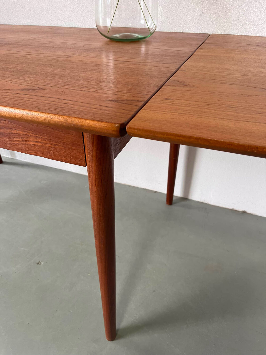 Vintage extendable table