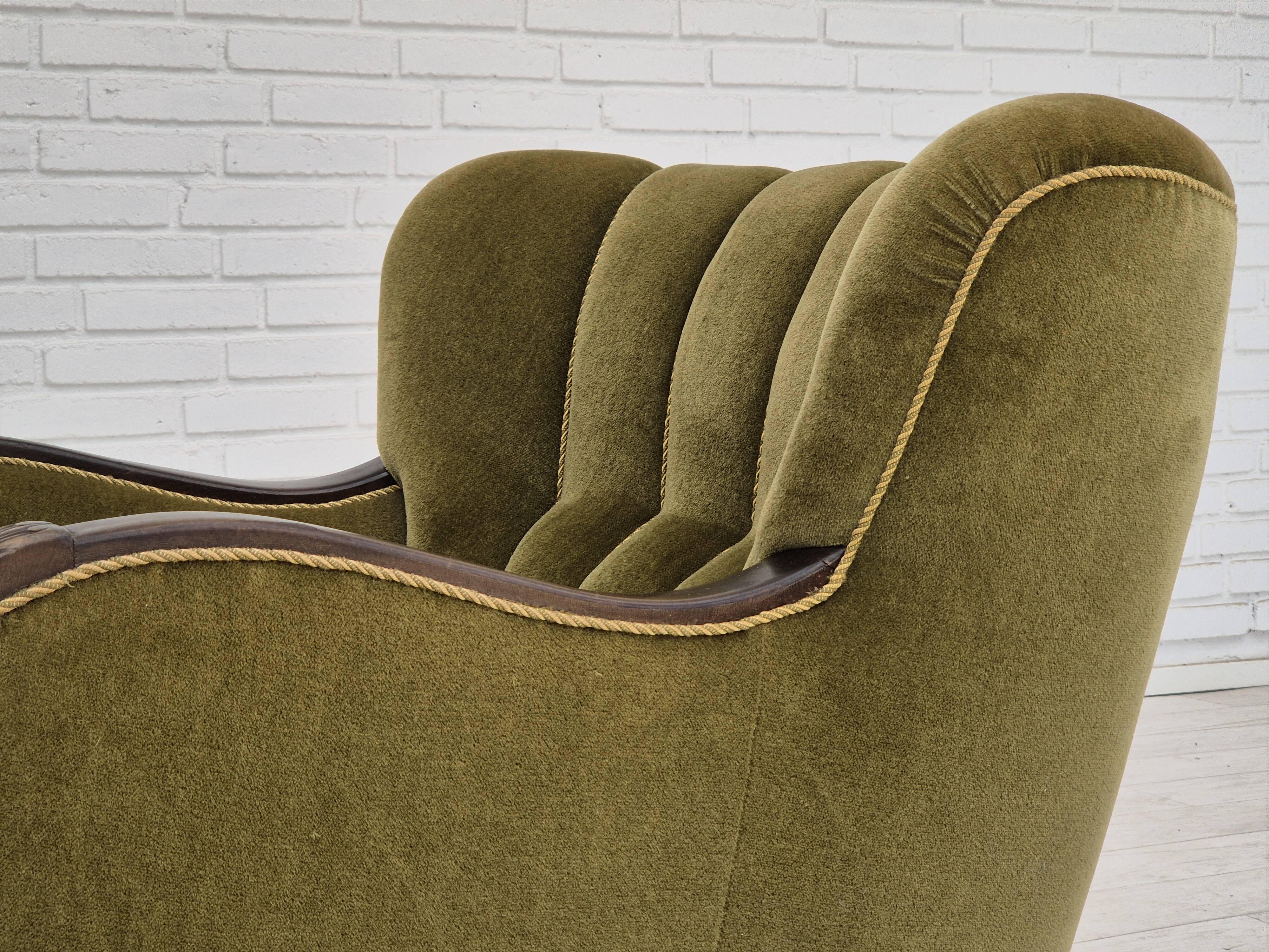 Fauteuil danois en tissu vert et chêne, 1960