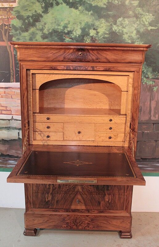 Secretary Louis Philippe in walnut, XIX