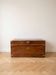 Meuble bar coffre vintage en bois et laiton