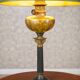 Paire de lampes de table vintage dans un style classique avec des bases décoratives et