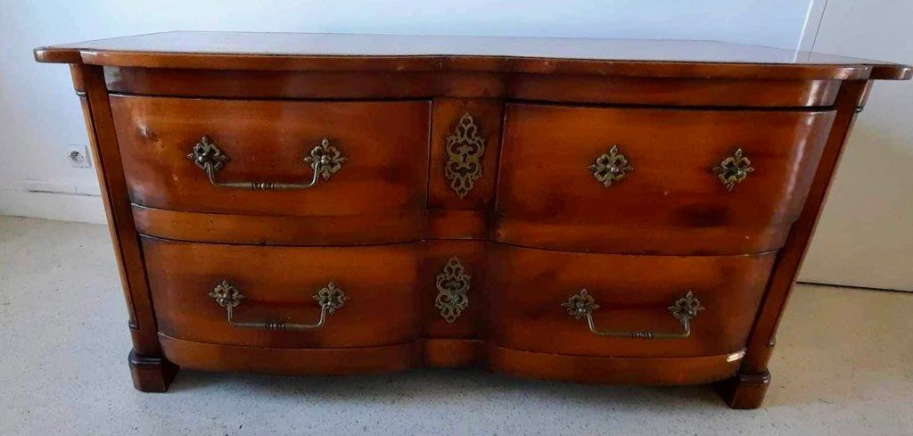 Cherry chest of drawers