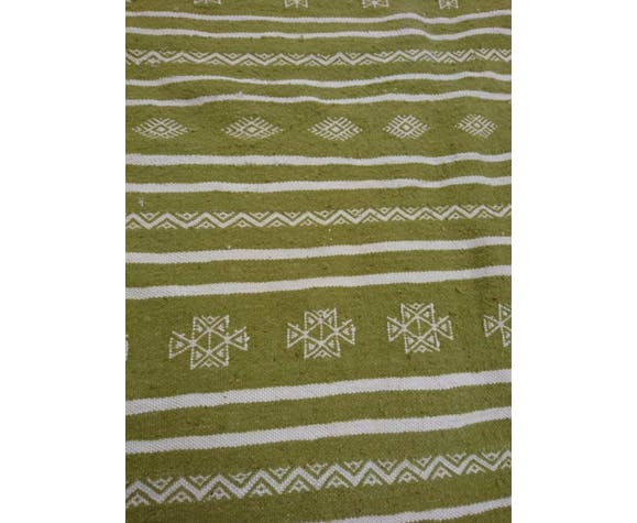 Green and white carpet  220x140cm