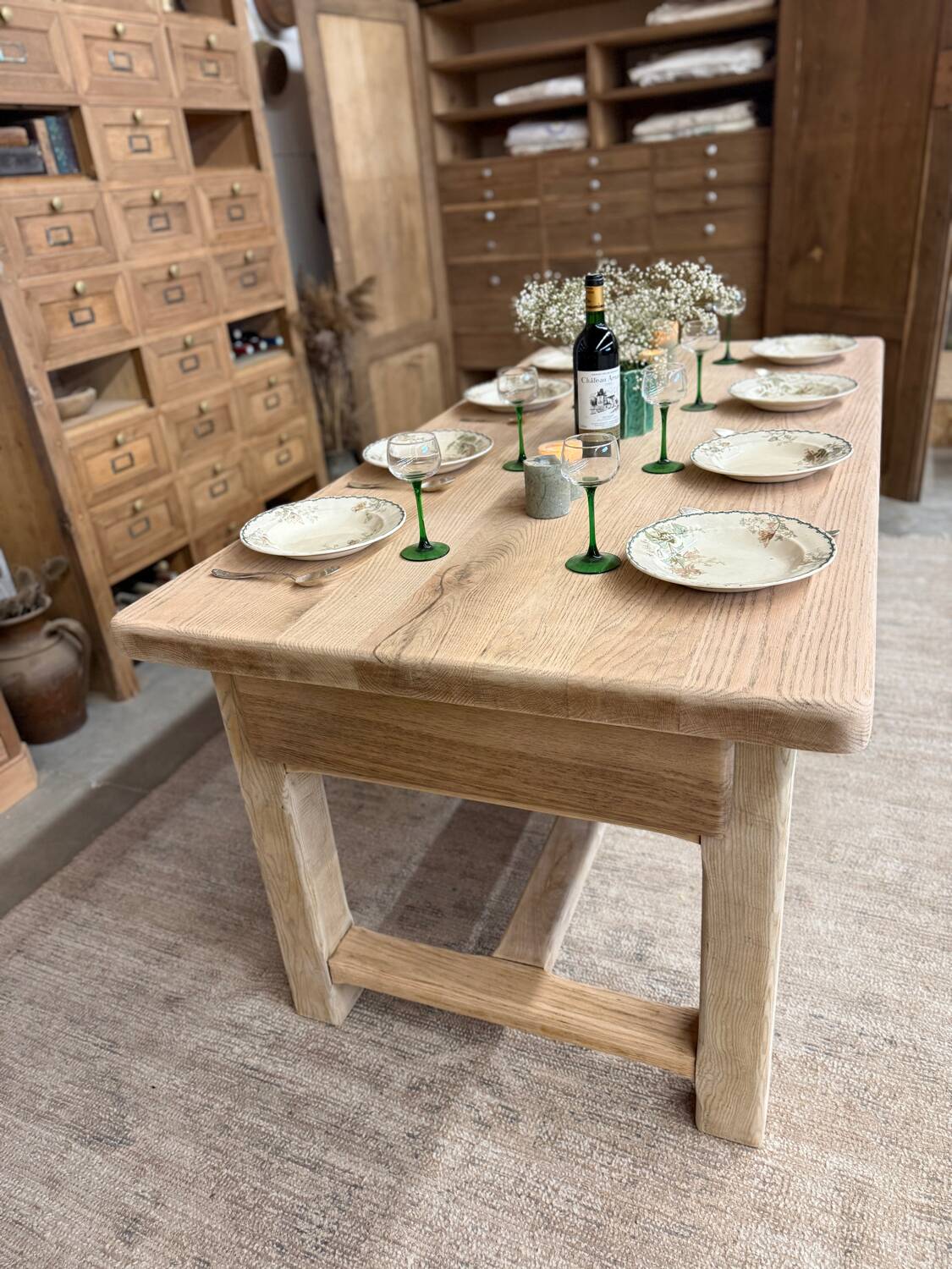 Solid oak table with 2 drawers