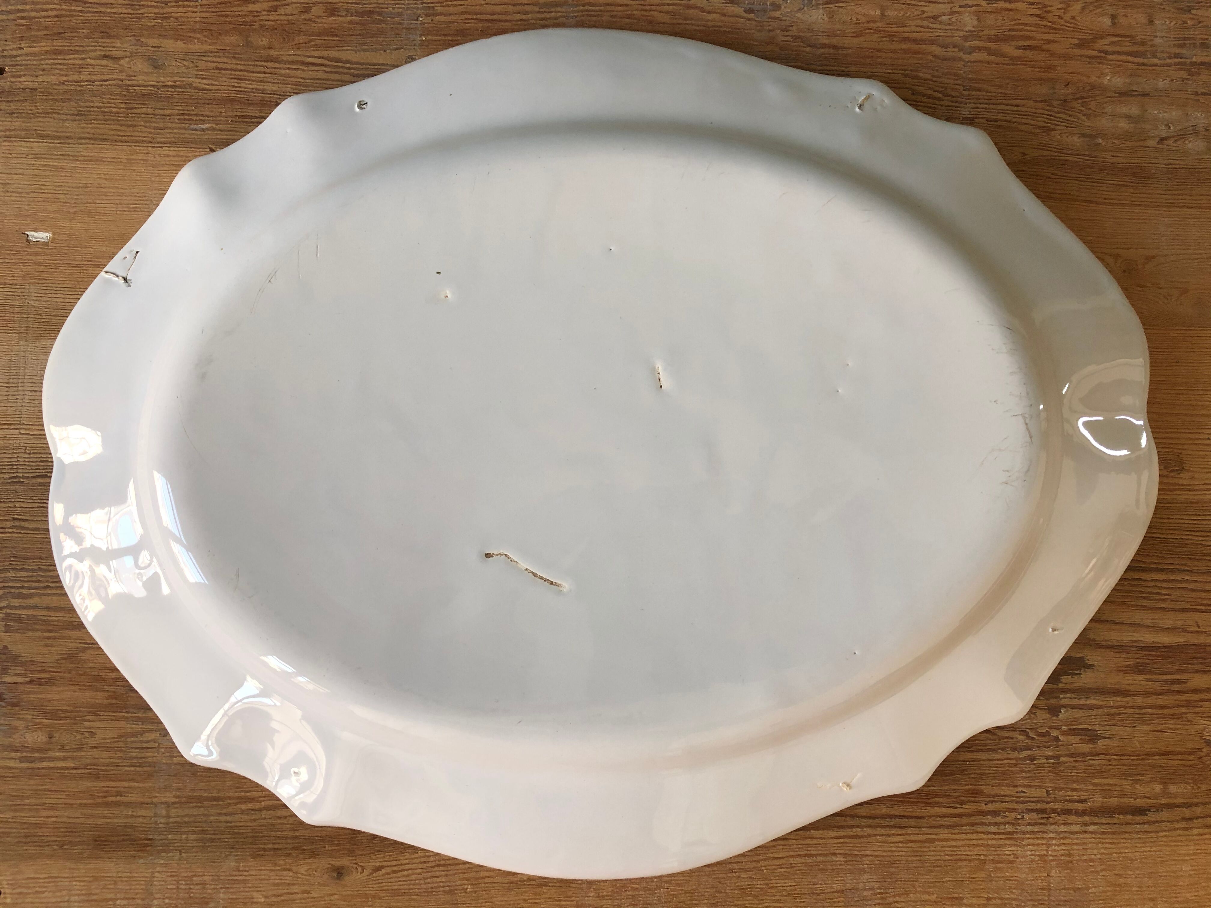 Flat oval islettes decorated with rooster 19th