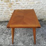 Oak table has two vintage extensions
