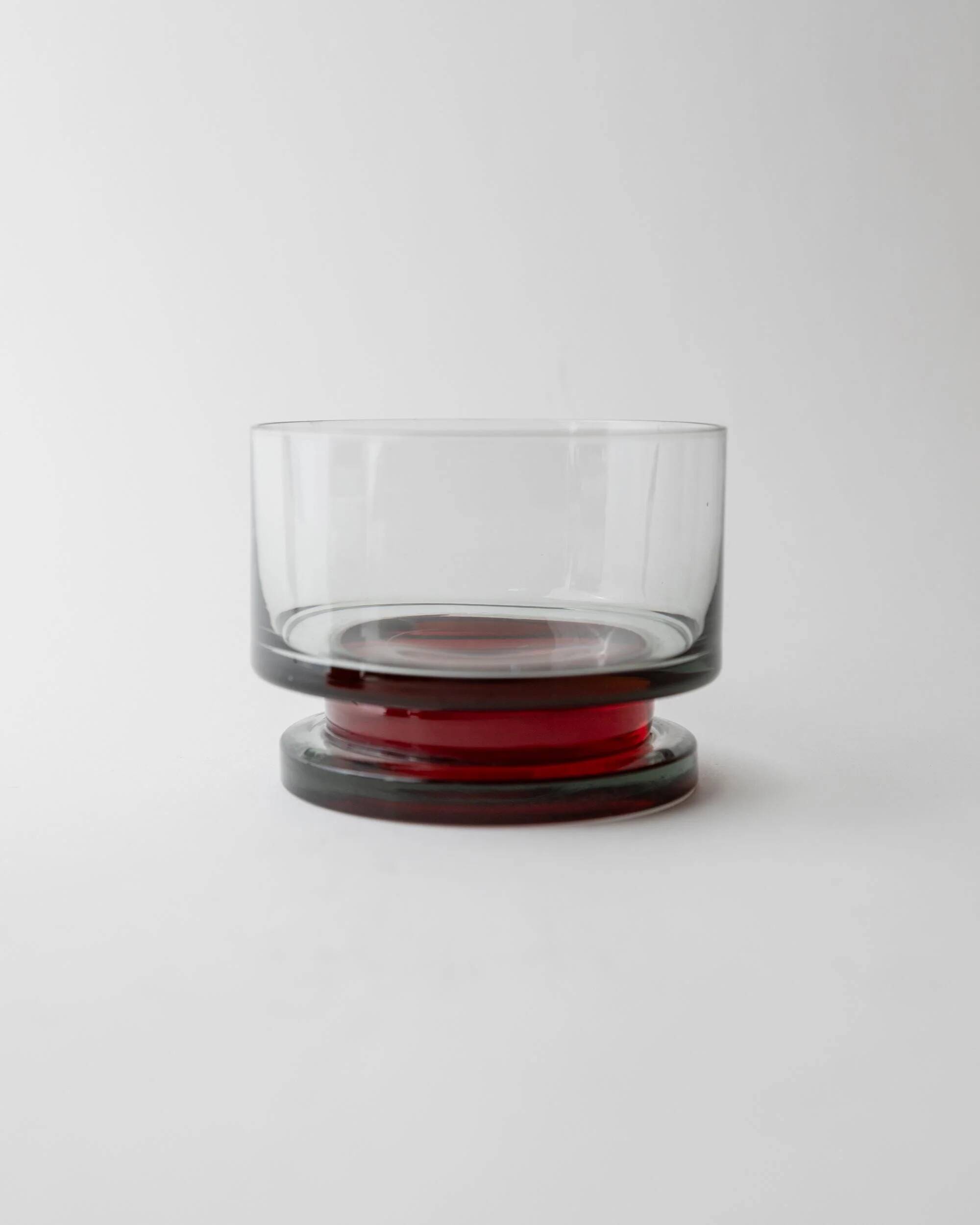 Ensemble vintage de 8 verres à boire des années 1970, verre gris avec pied rouge, larges coupes pour champagne, vin ou desserts, décoration de table rétro, idée cadeau