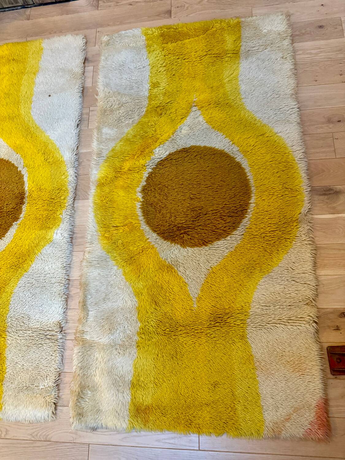Pair of beautiful Dutch Space Age rugs / 130x70