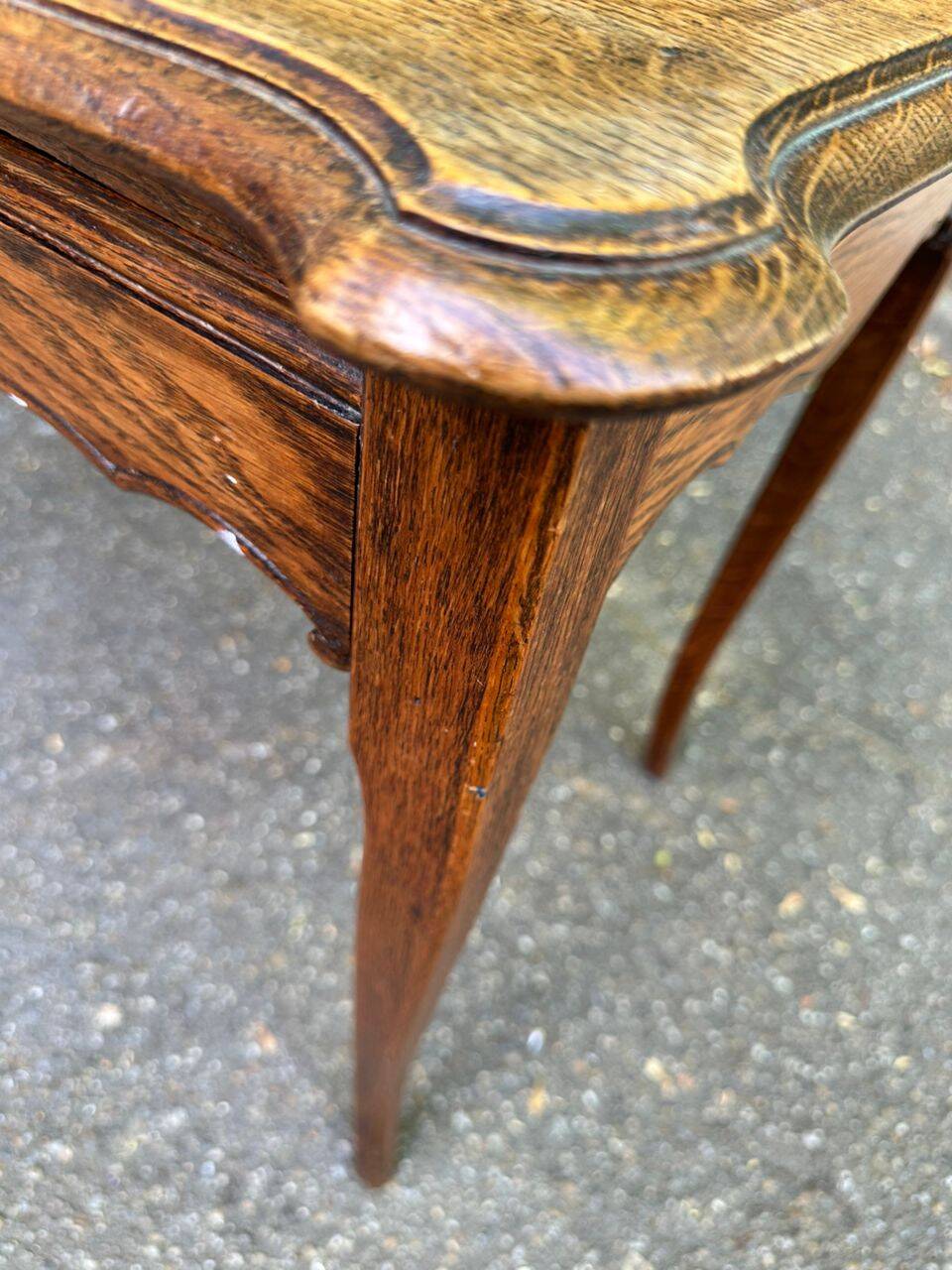 Louis XV desk in solid oak from the 19th century.