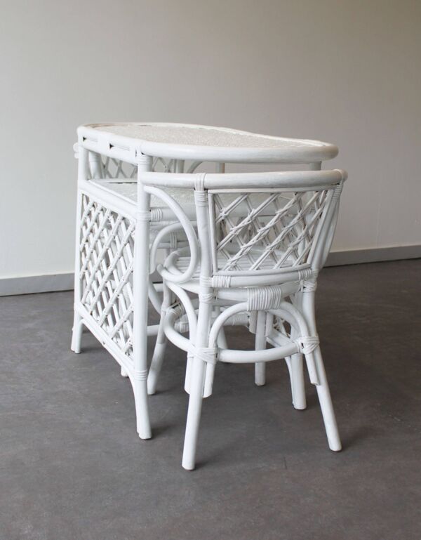 Ensemble table et chaises en rotin blanc