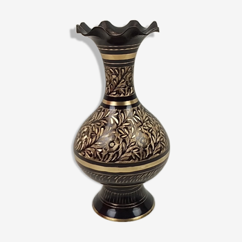 Black brass vase and golden decoration 22cm