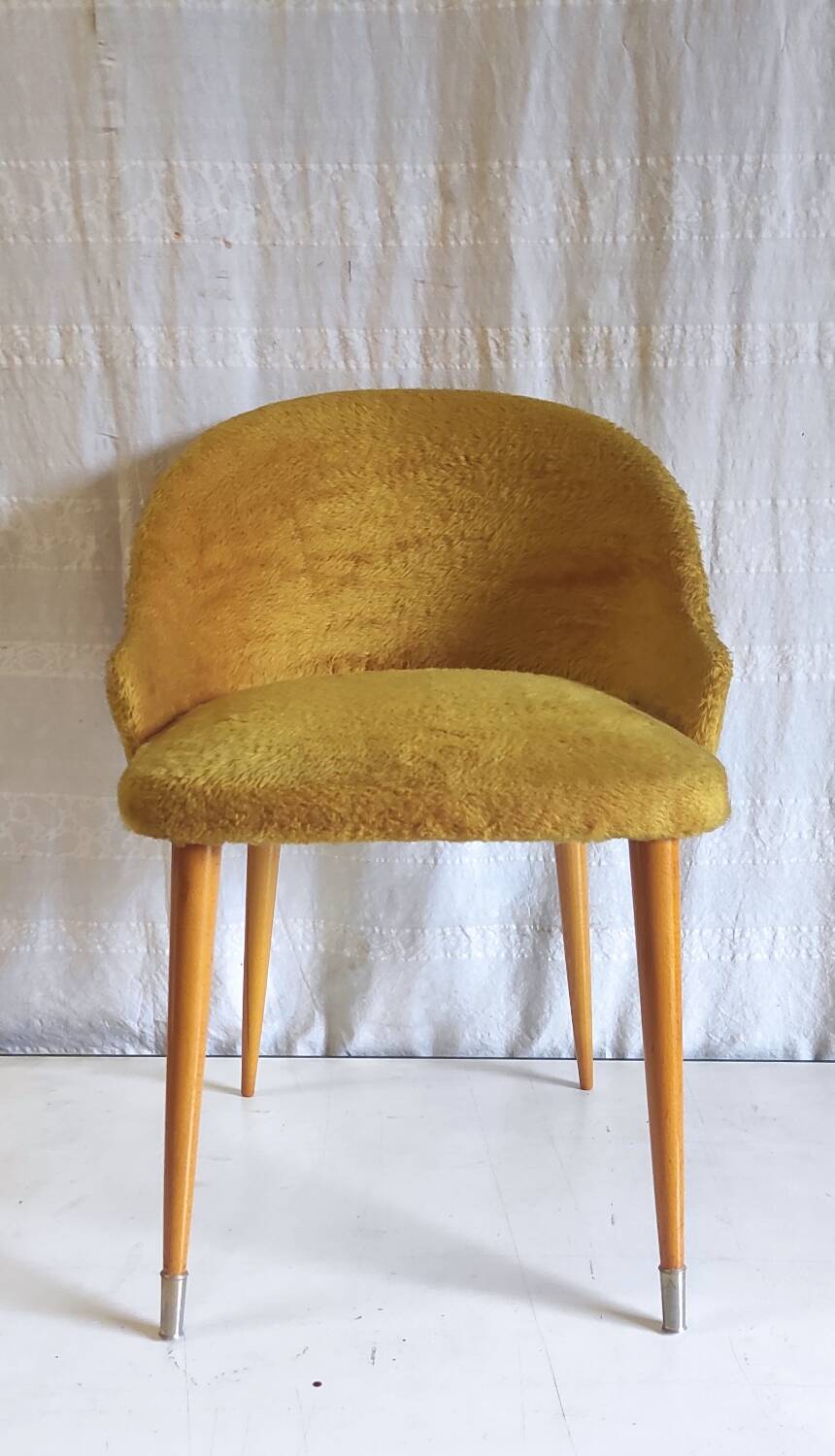 Vintage chair in wood and old gold fur - 50s/60s