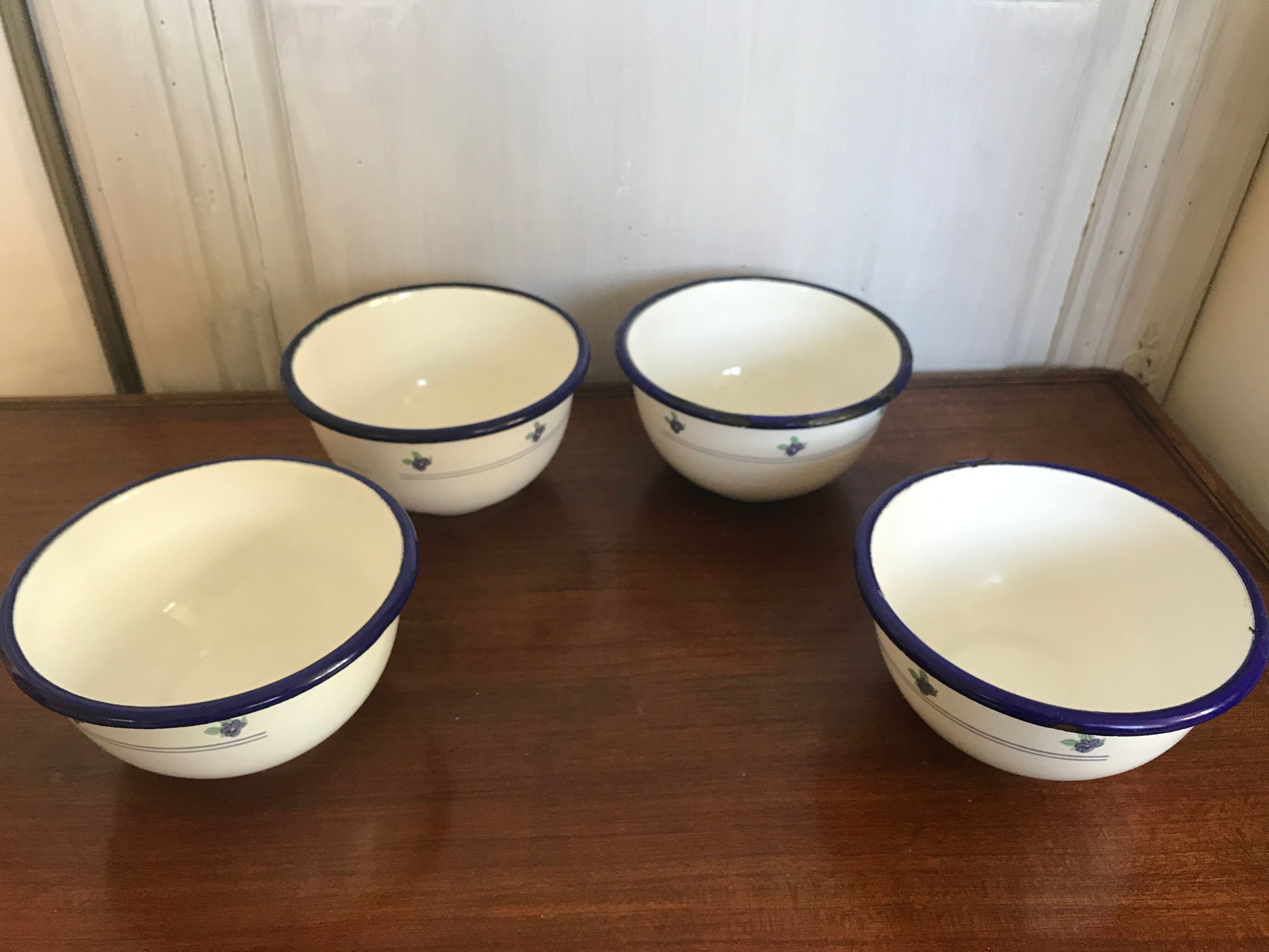 Vintage enamelled tin bowls