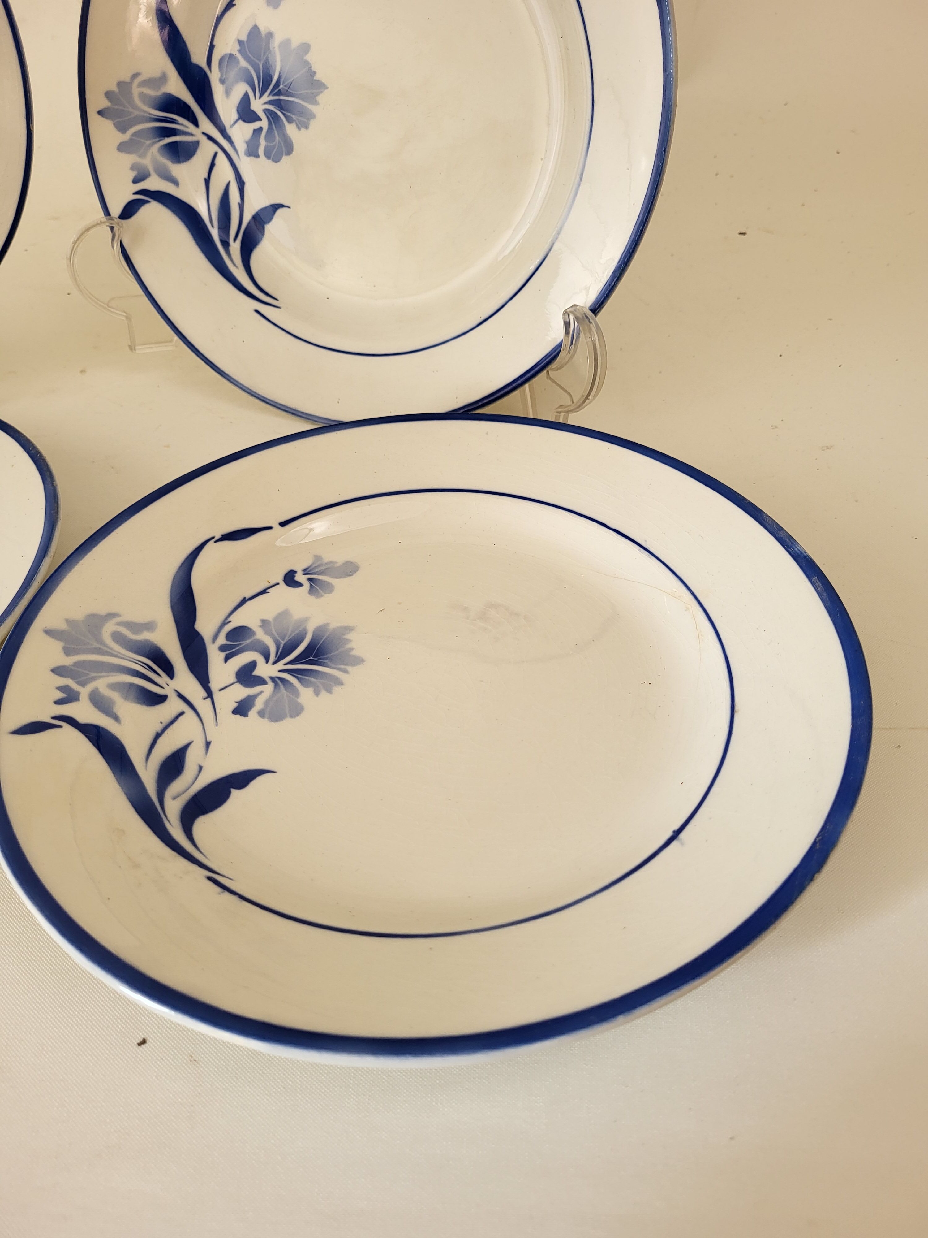 4 flat plates in Gien earthenware model Alberic