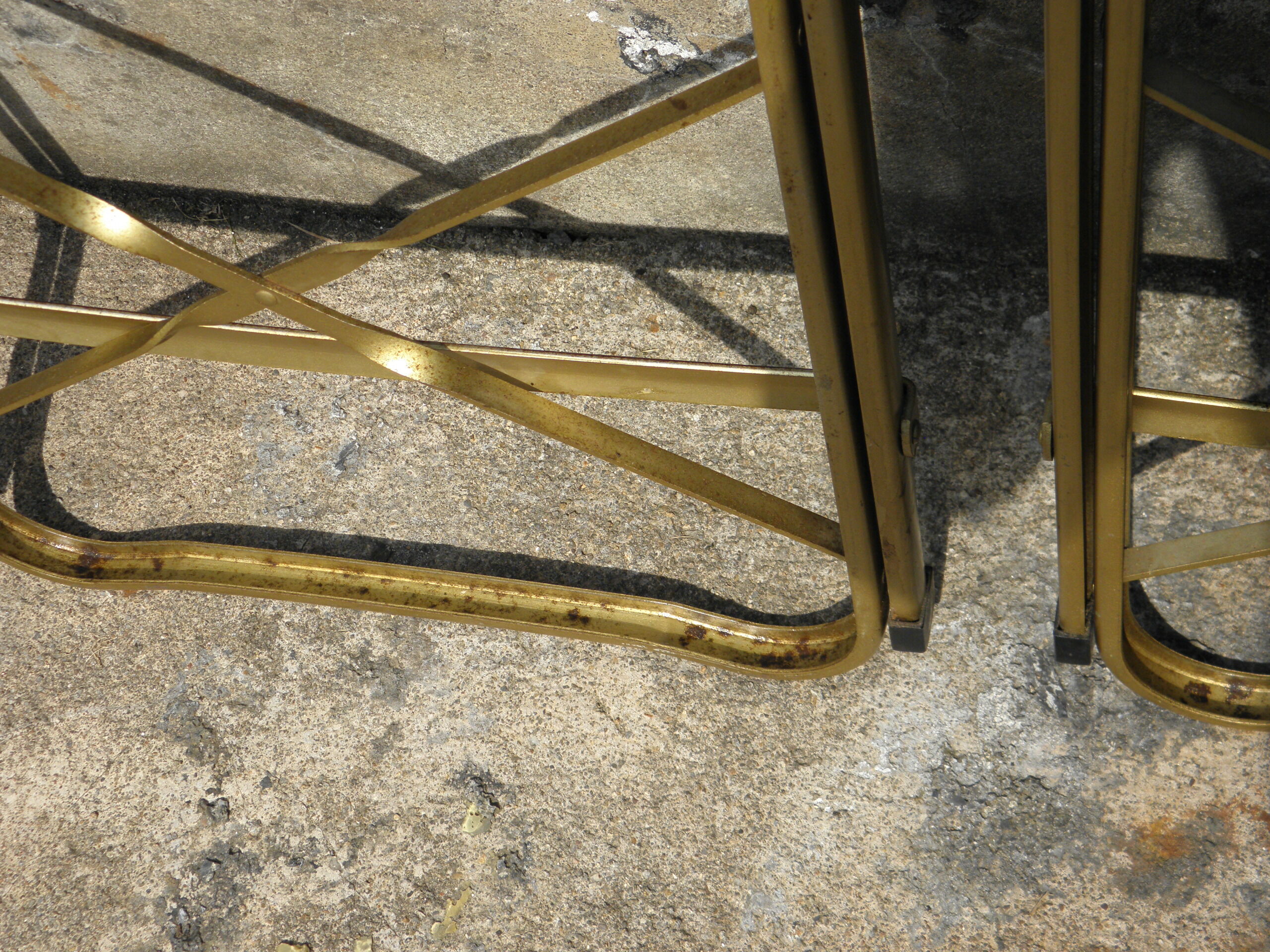 Lot de 6 chaises pliantes en velours et métal doré