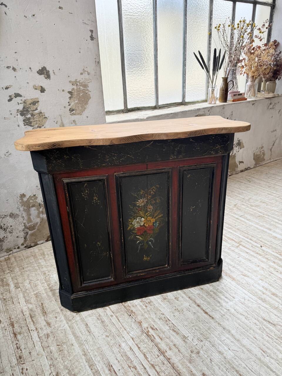 Floral 1920s trading counter