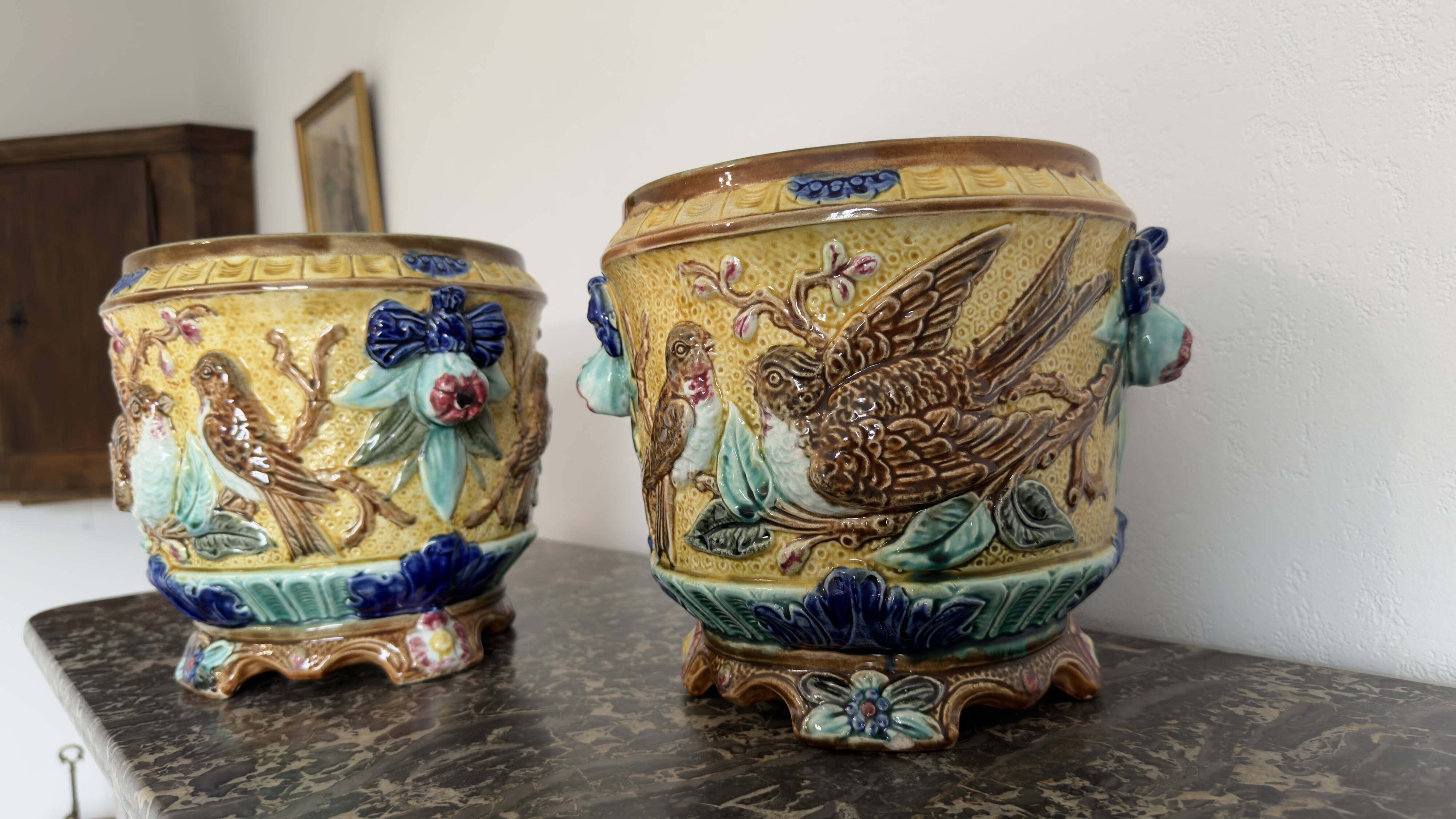 Pair of Art Nouveau Cache-Pots in Barbotine - Bird & Ribbon Decor - Fon