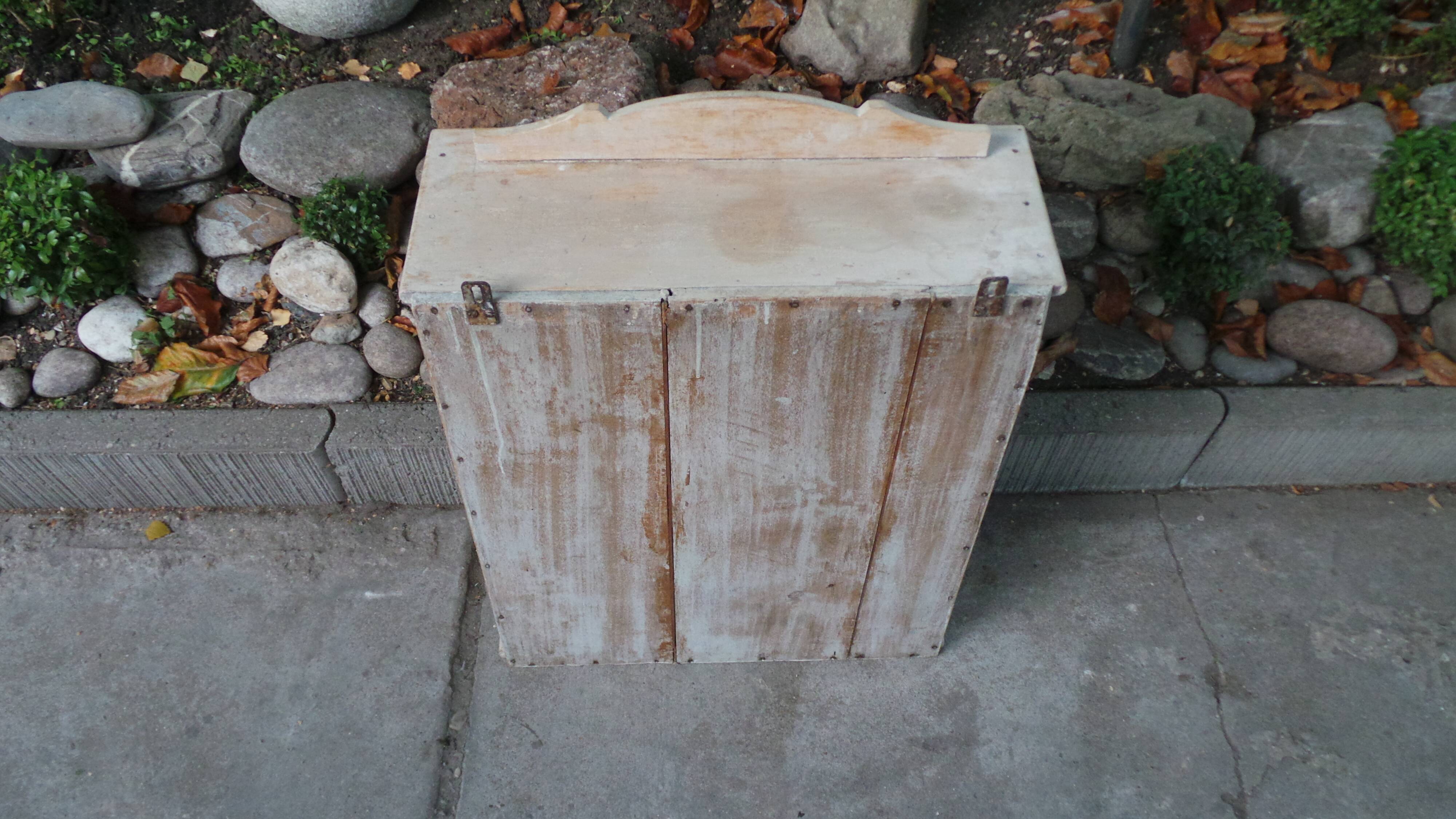 Screened medicine cabinet