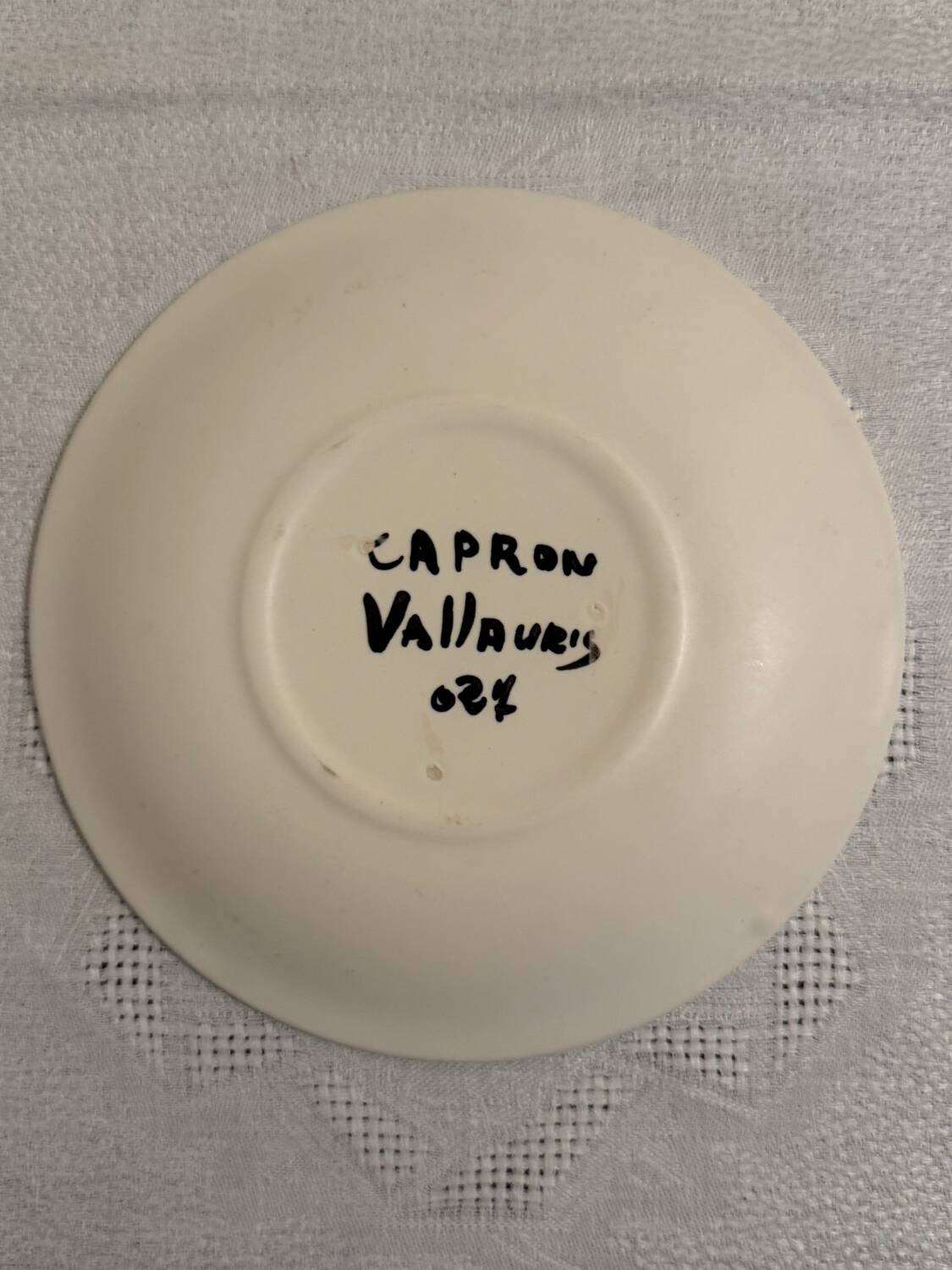 Plates and dish signed by Roger Capron, Vallauris.