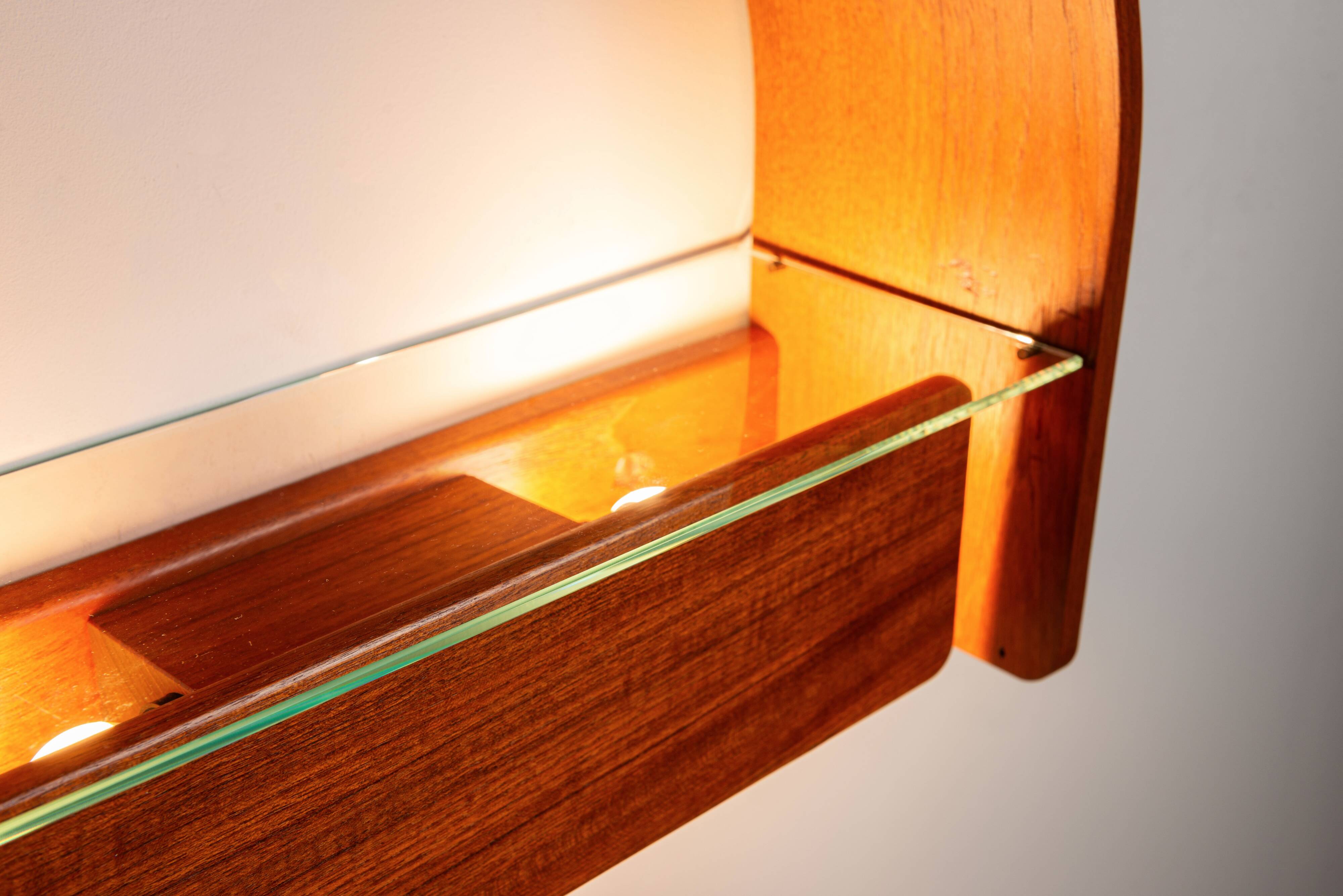 Domus wall console with lighting and glass