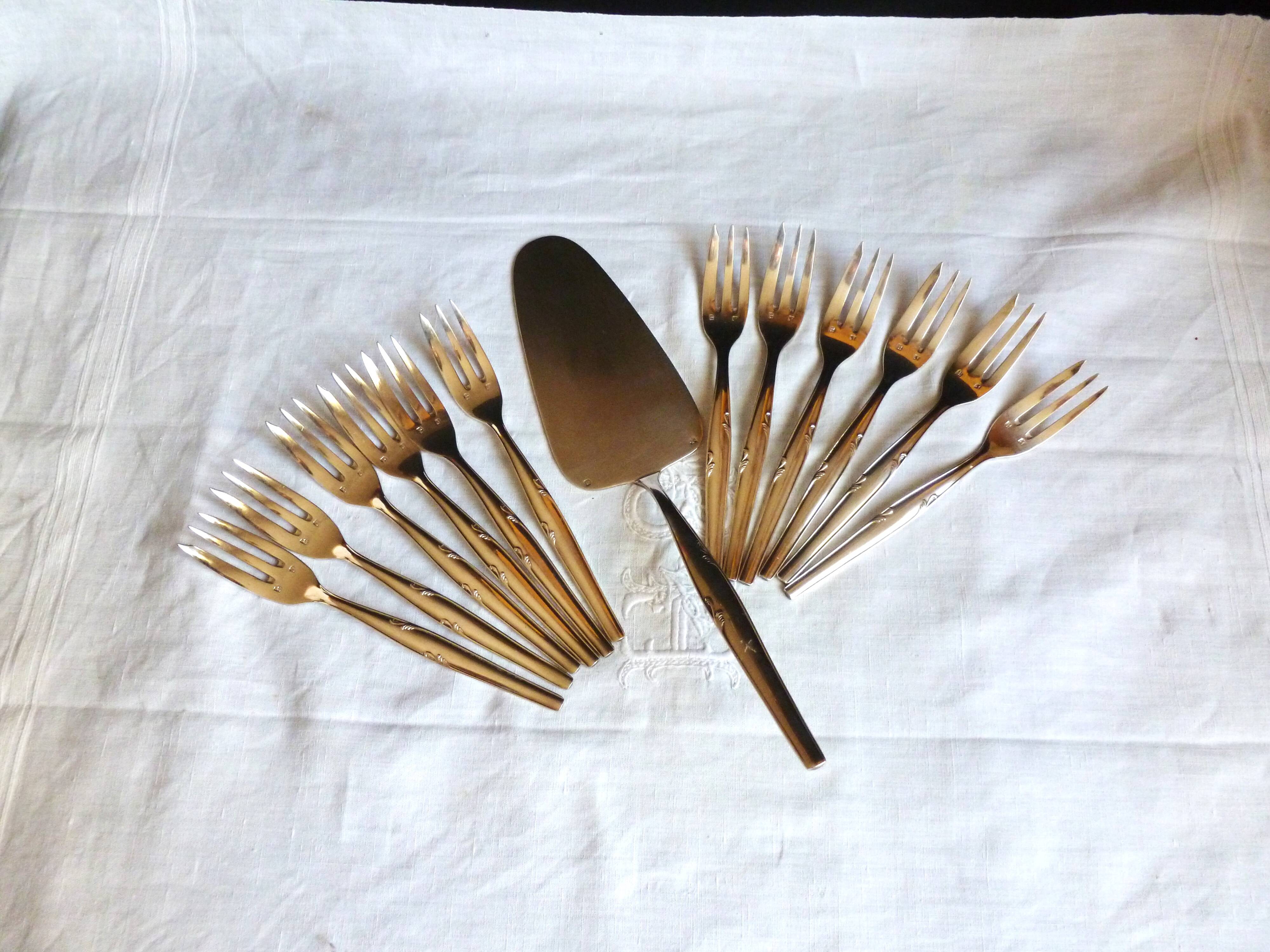 Silver-plated cake service / 12 forks and silver cake server