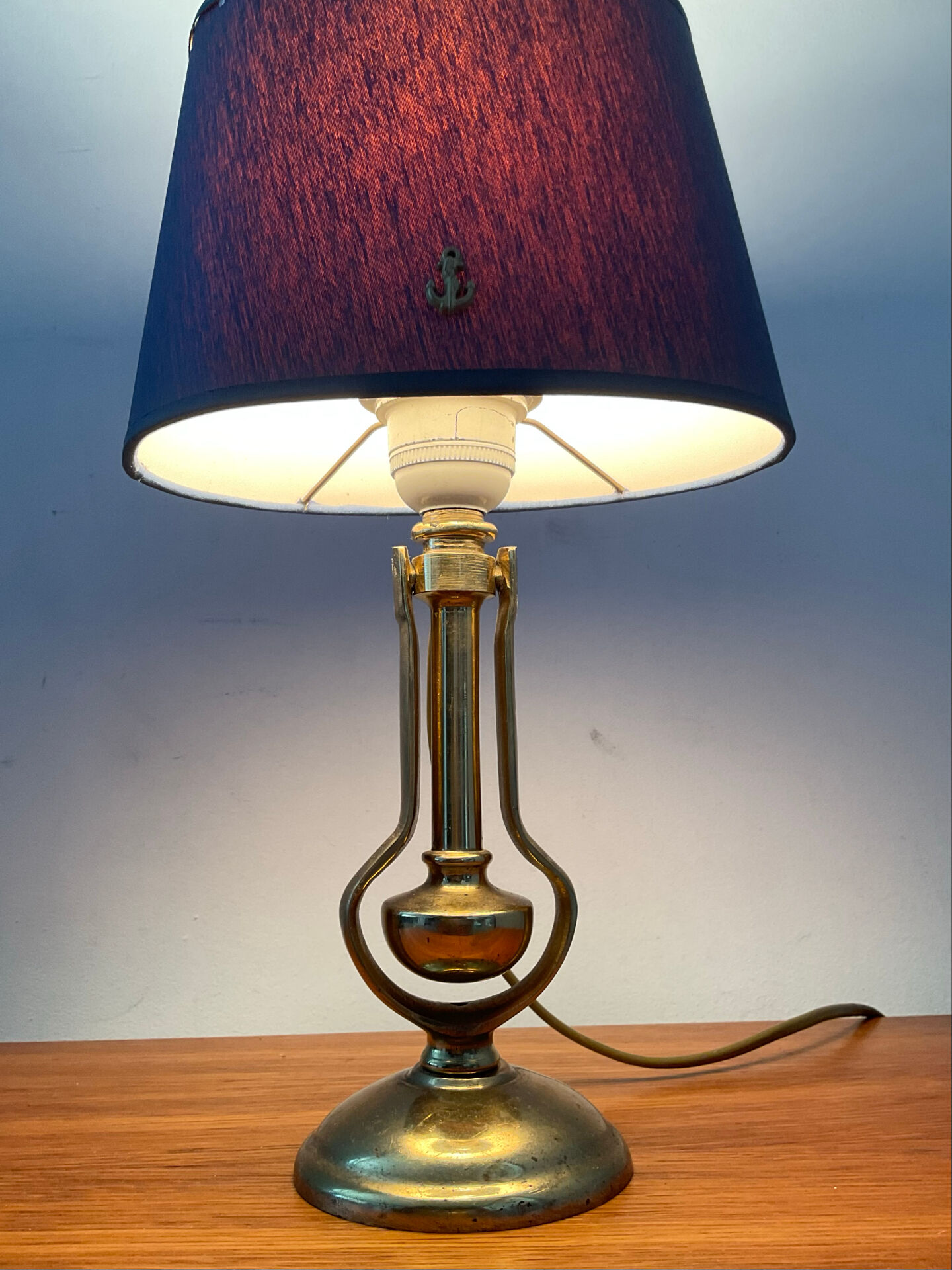 Ancienne lampe de bateau en bronze