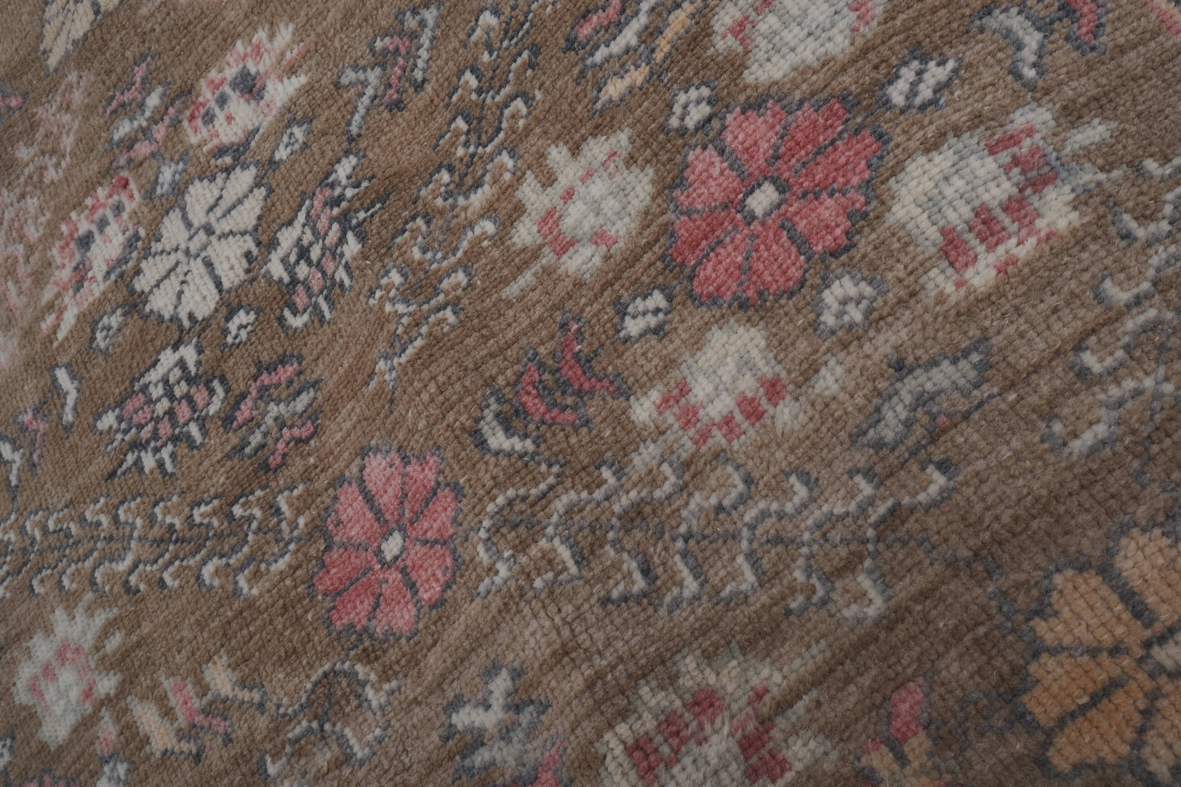 Vintage Turkish rug from Oushak, hand-woven 108x177 cm