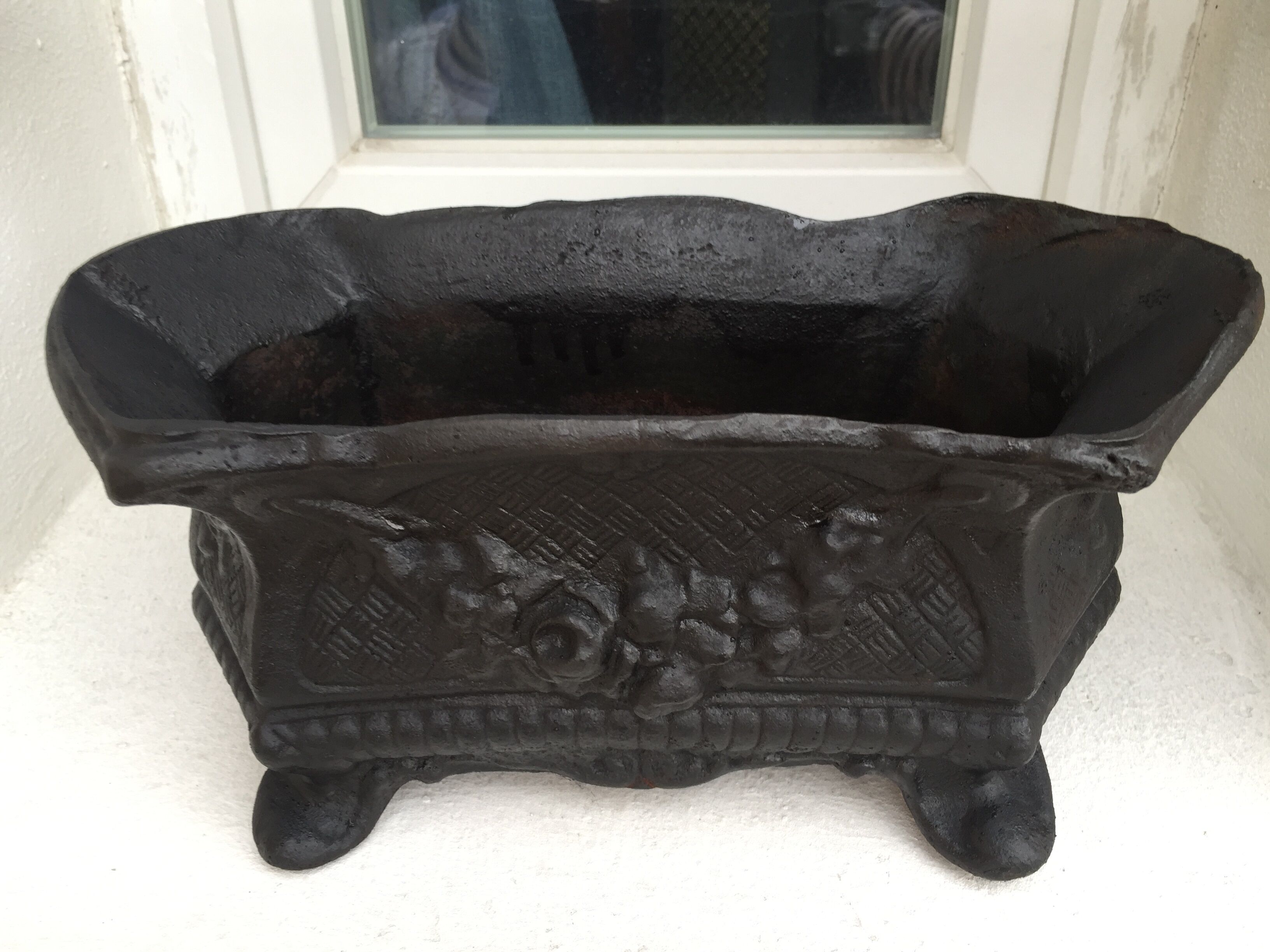Small planter old cast-iron