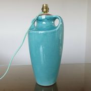 Lampe " amphore " en céramique craquelée turquoise, numérotée années 50 60