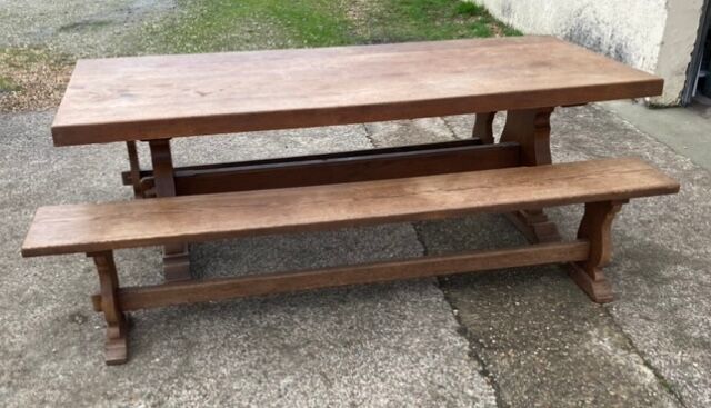 Farmhouse table and its 2 benches