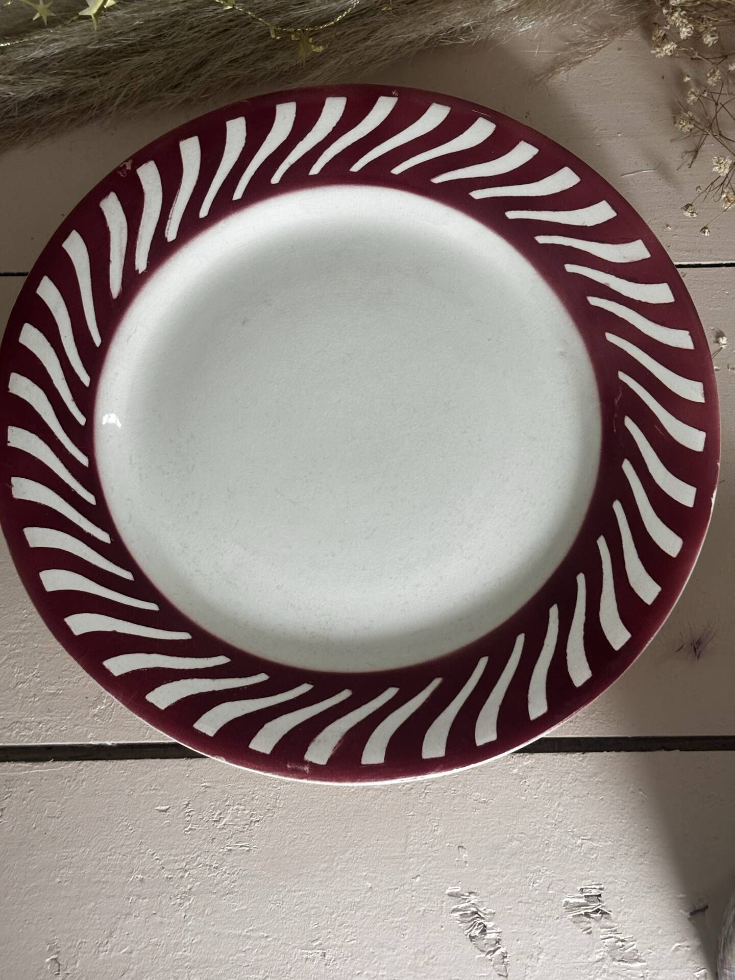Old earthenware plate from Creil and Montereau, decoration 522.