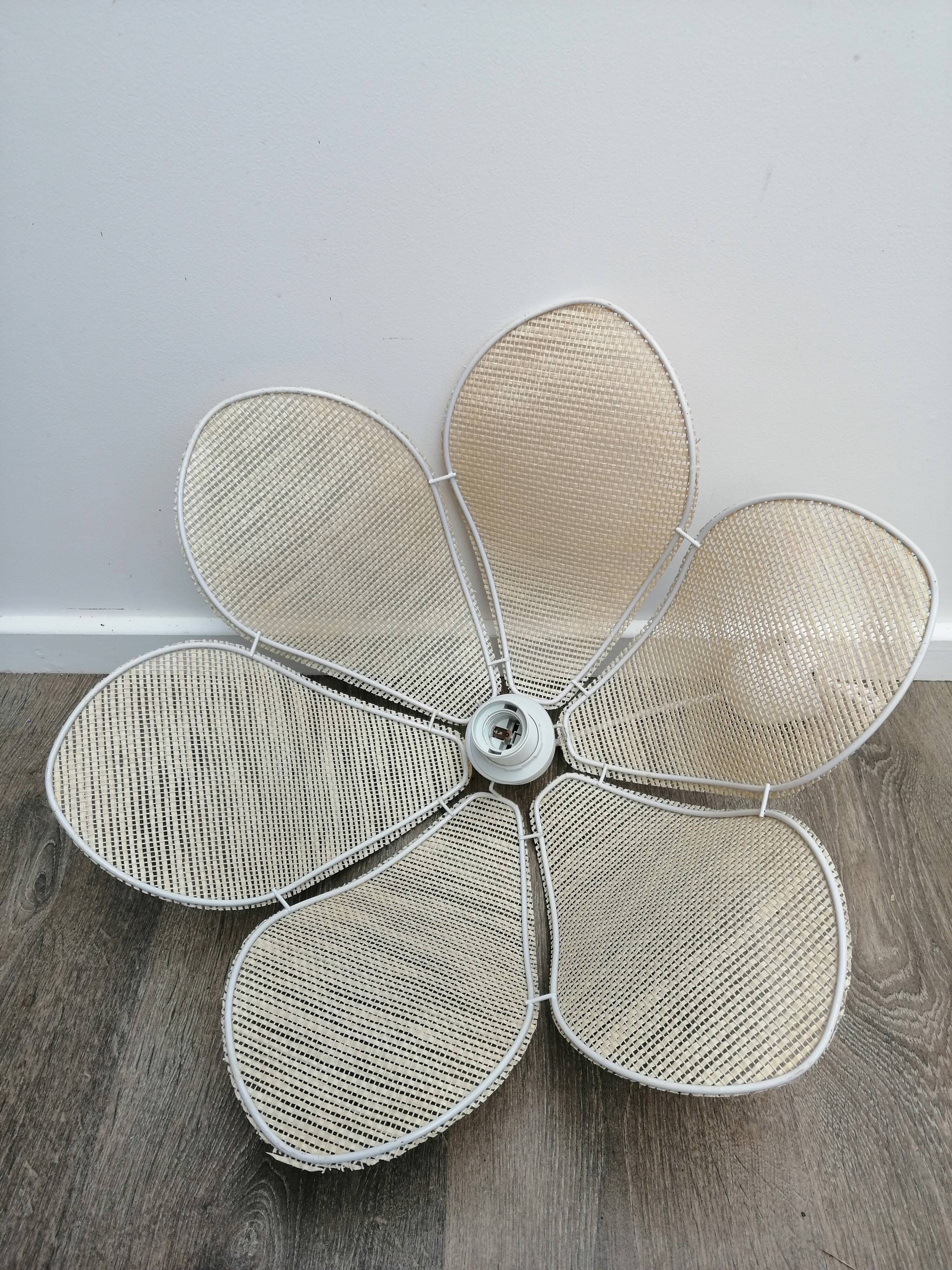 Suspension en forme de fleur de lotus