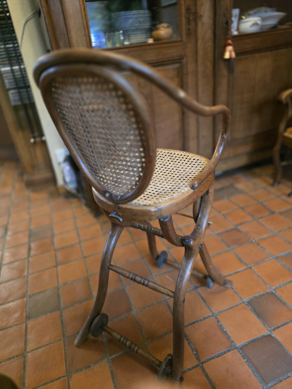 Chaise haute enfant , thonet