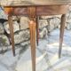 Table bouillotte style Louis XVI avec plaque de marbre et galerie en laiton