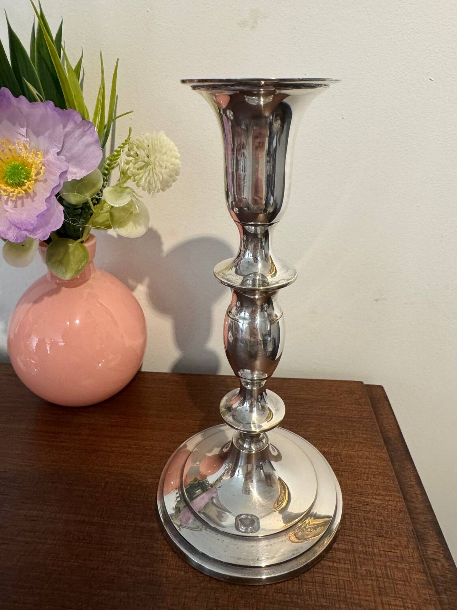Paire de bougeoirs  en métal argenté