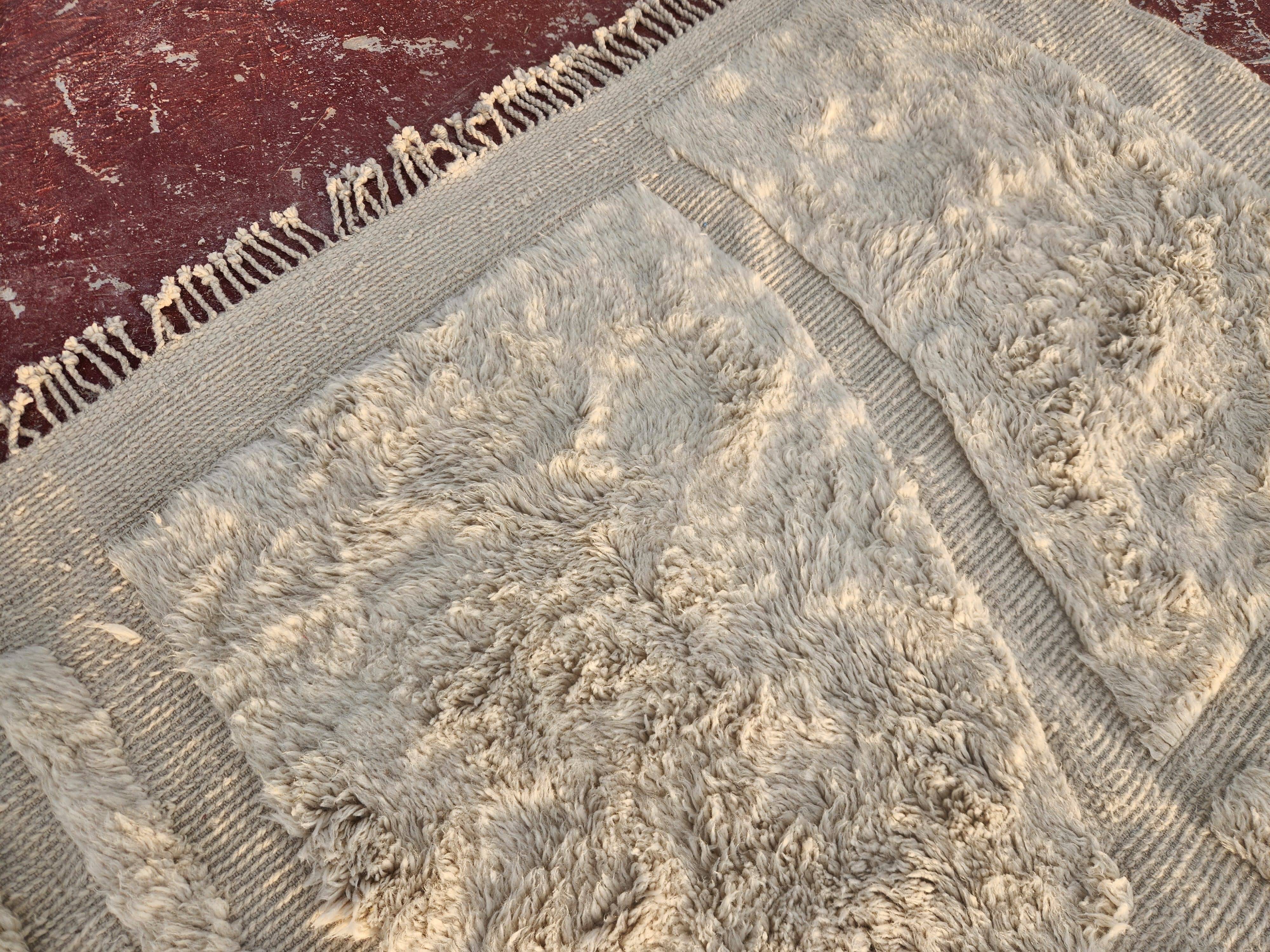 Very large Beni Ouarain rug 350x250 cm in natural wool – Berber rug
