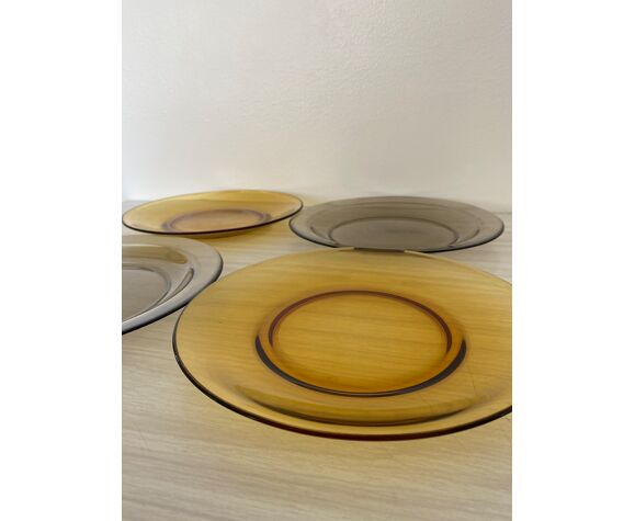 Lot Of 4 Plates 2 Amber Vereco And 2 Black Arcoroc Vintage Selency Lot Of 4 Plates 2 Amber Vereco And 2 Black Arcoroc Vintage Selency