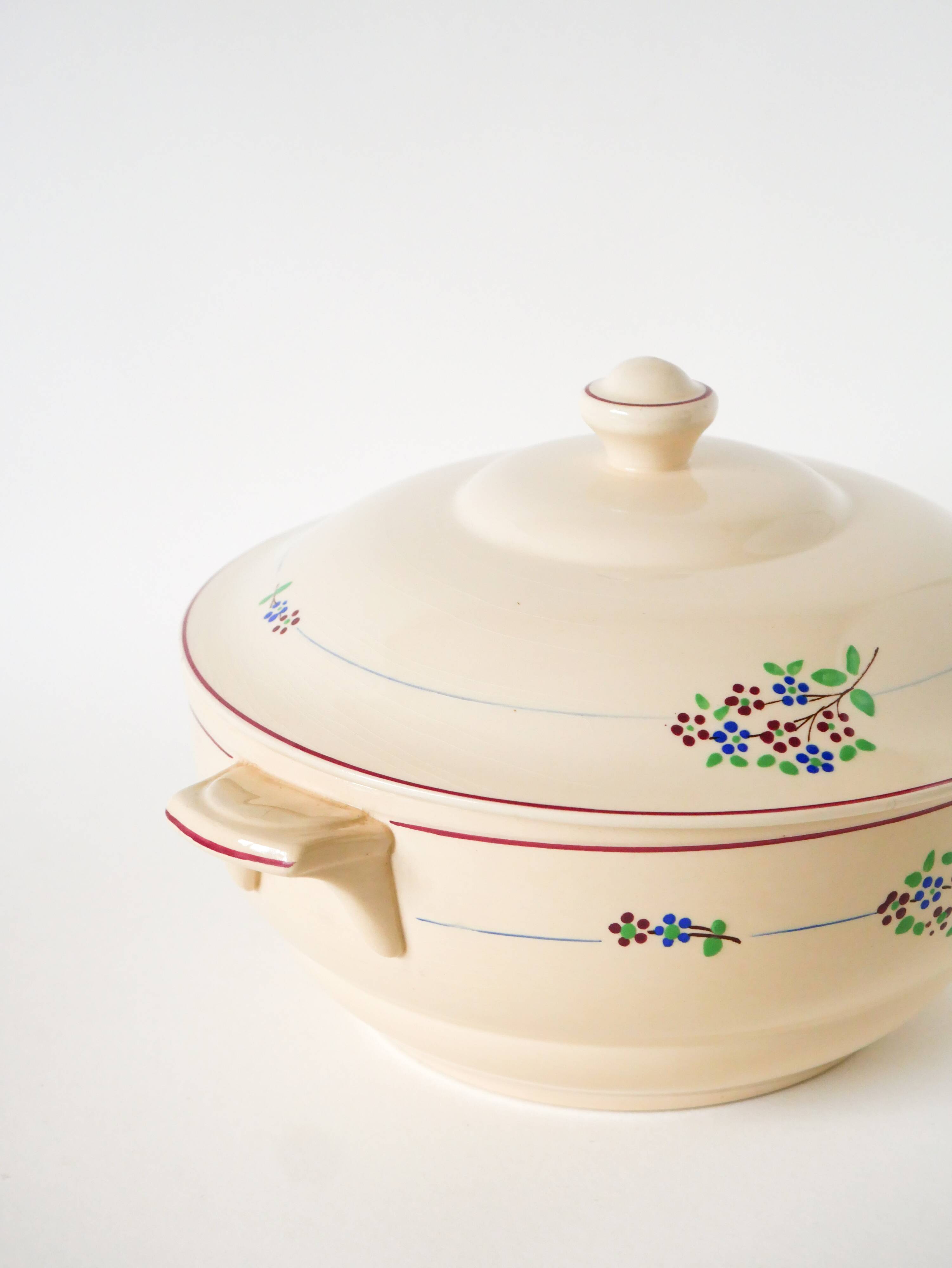 Moulin des Loups soup tureen, "Isabelle" model, 1950