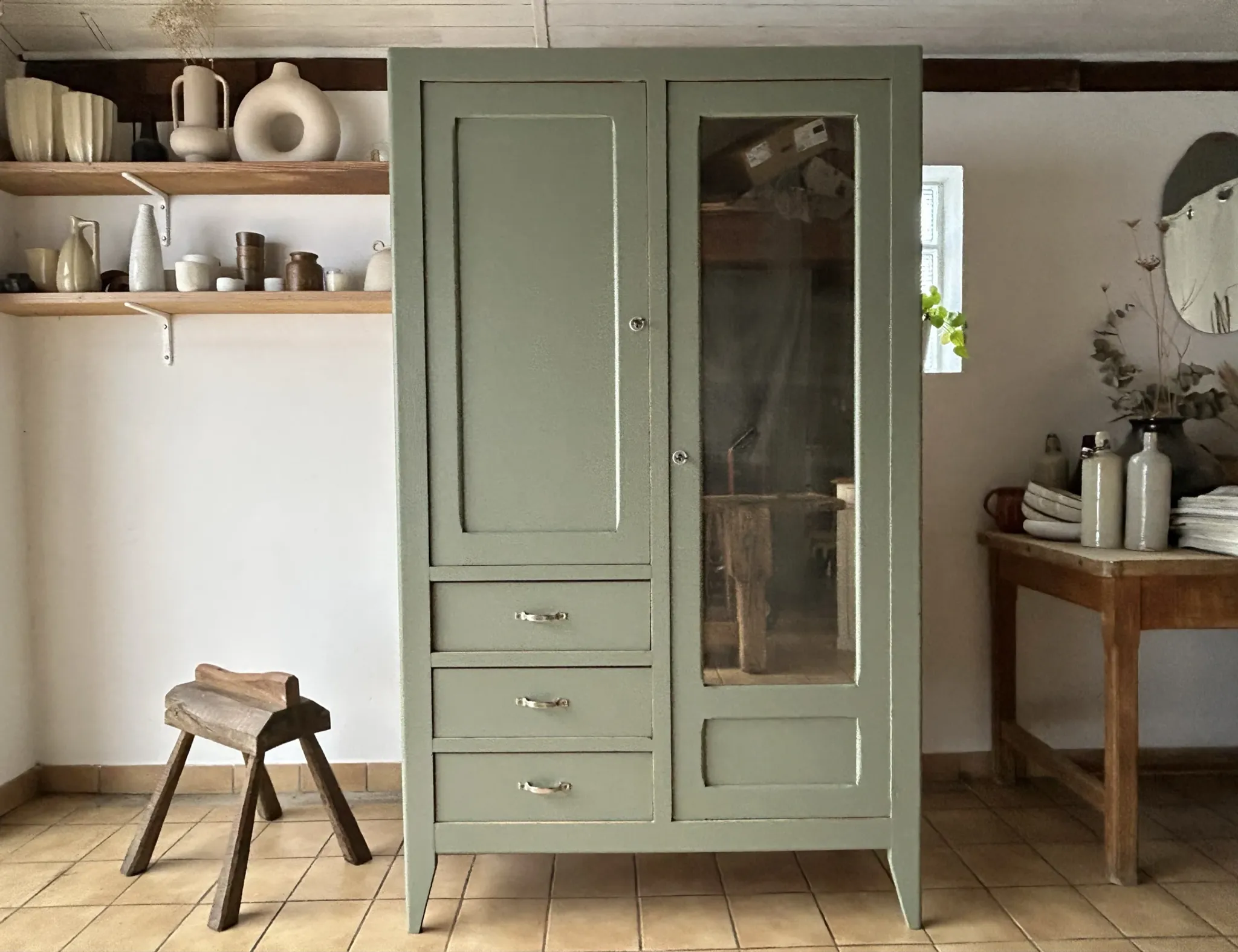 Armoire parisienne 