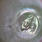 Vase ancien en verre soufflé vert
