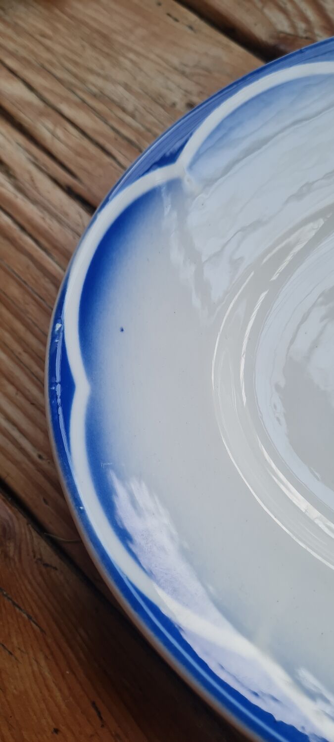 Digoin serving dish
