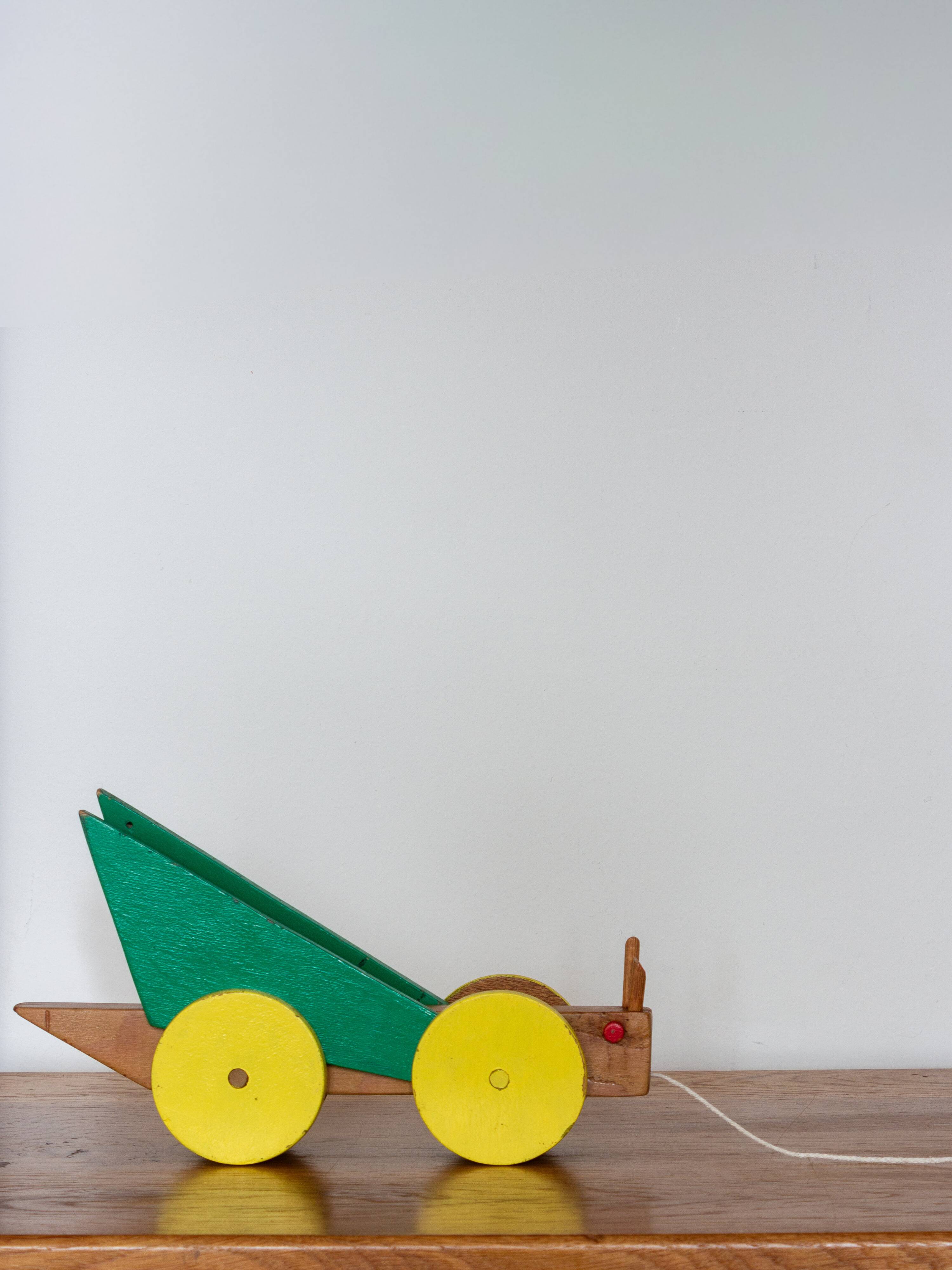 Grasshopper-shaped toy on wheels - 1950s/60s