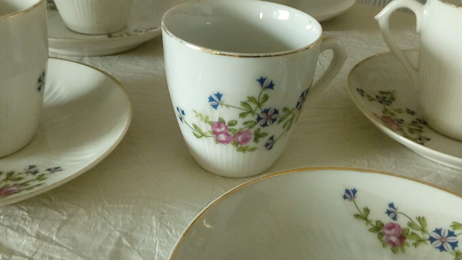 Tasses a cafe en porcelaine decor au barbeau