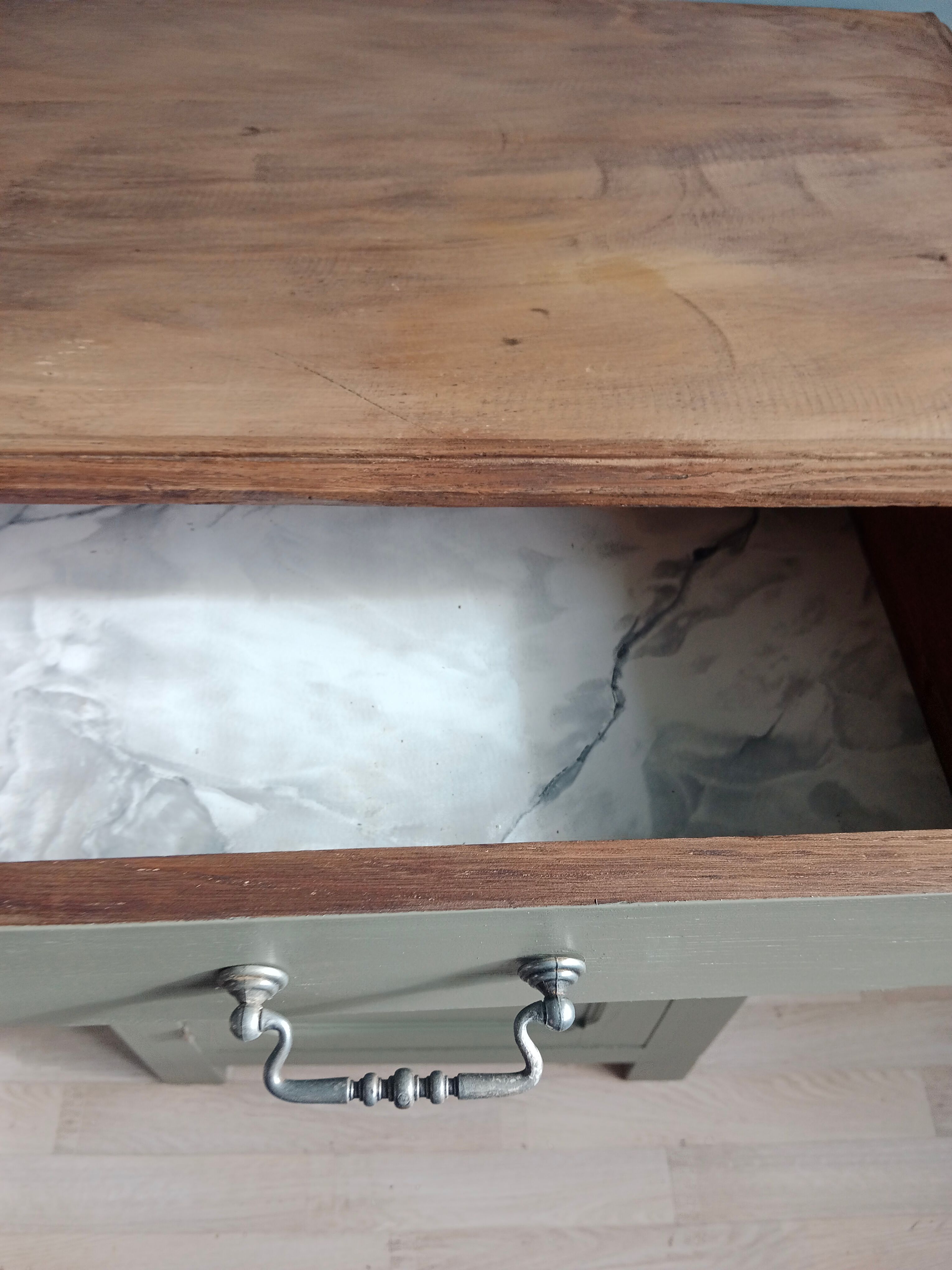 Parisian chest green of gray